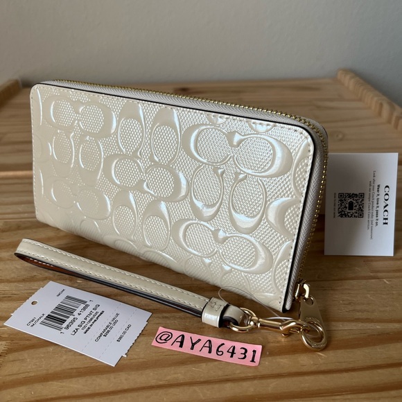 Coach Wallet🎈🎈 - Picture 3 of 9